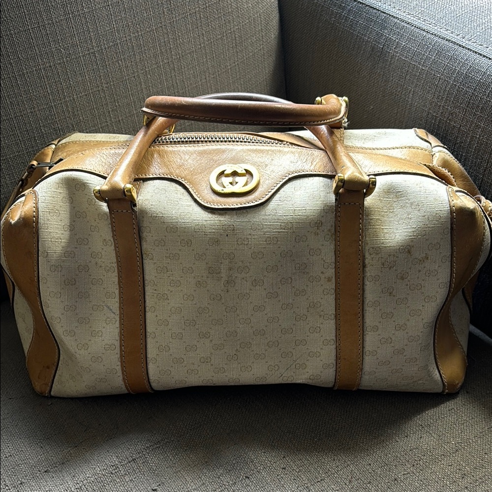 Women’s Gucci handle purse
